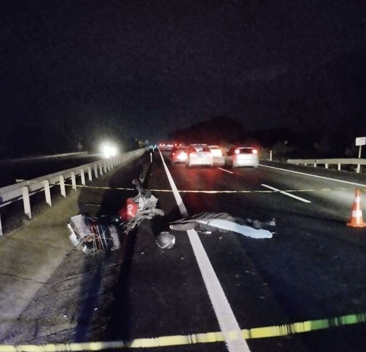 Tekirdağ-İstanbul yolunda kamyona arkadan çarpan motosikletin sürücüsü hayatını kaybetti.