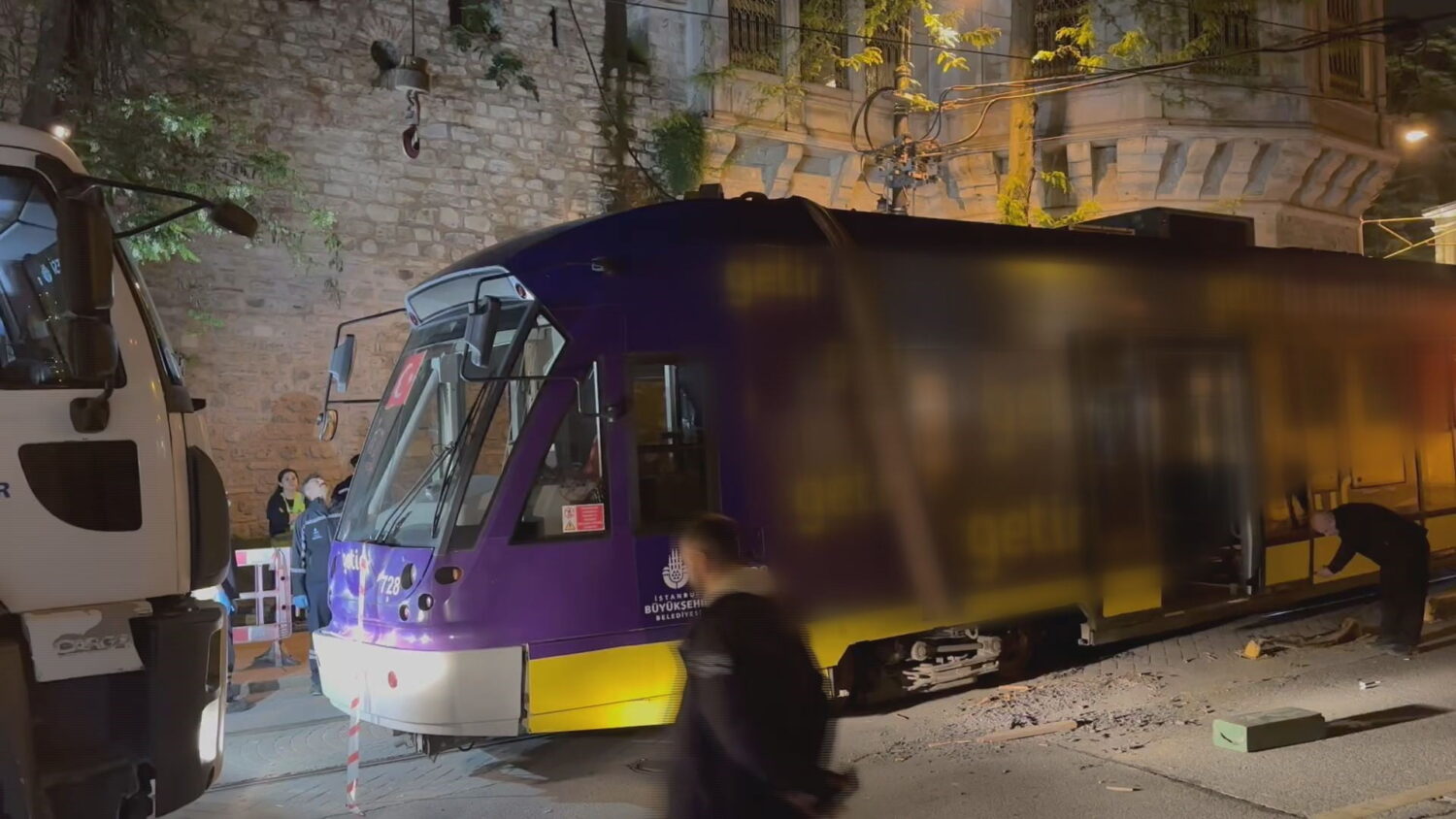 İstanbul'da Sultanahmet ile Gülhane durakları arasında virajda tramvay raydan çıktı. Metro İstanbul ekiplerinin çalışmaları ardından tekrardan raylara alındı.