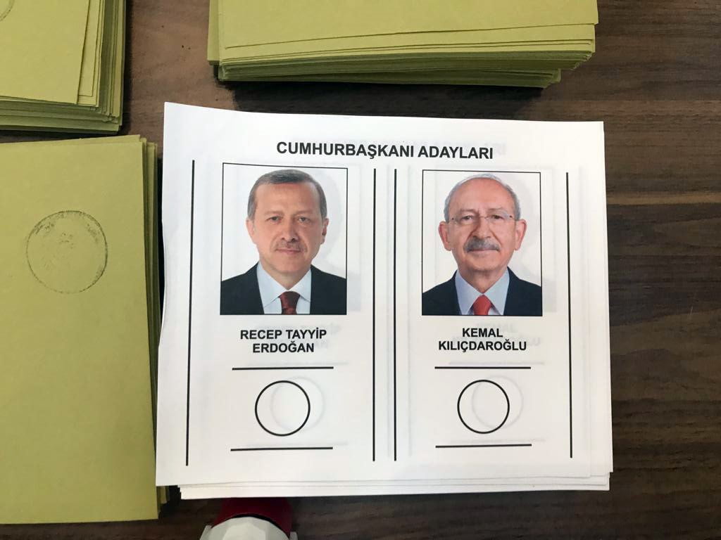 28 Mayıs'ta yapılacak olan Cumhurbaşkanlığı seçimi çerçevesinde yurt dışındaki seçmen kütüğüne kayıtlı vatandaşların oy kullanabilmeleri için İstanbul Havalimanı’nda oy verme işlemi bu sabah saat 08.00 itibariyle başladı.