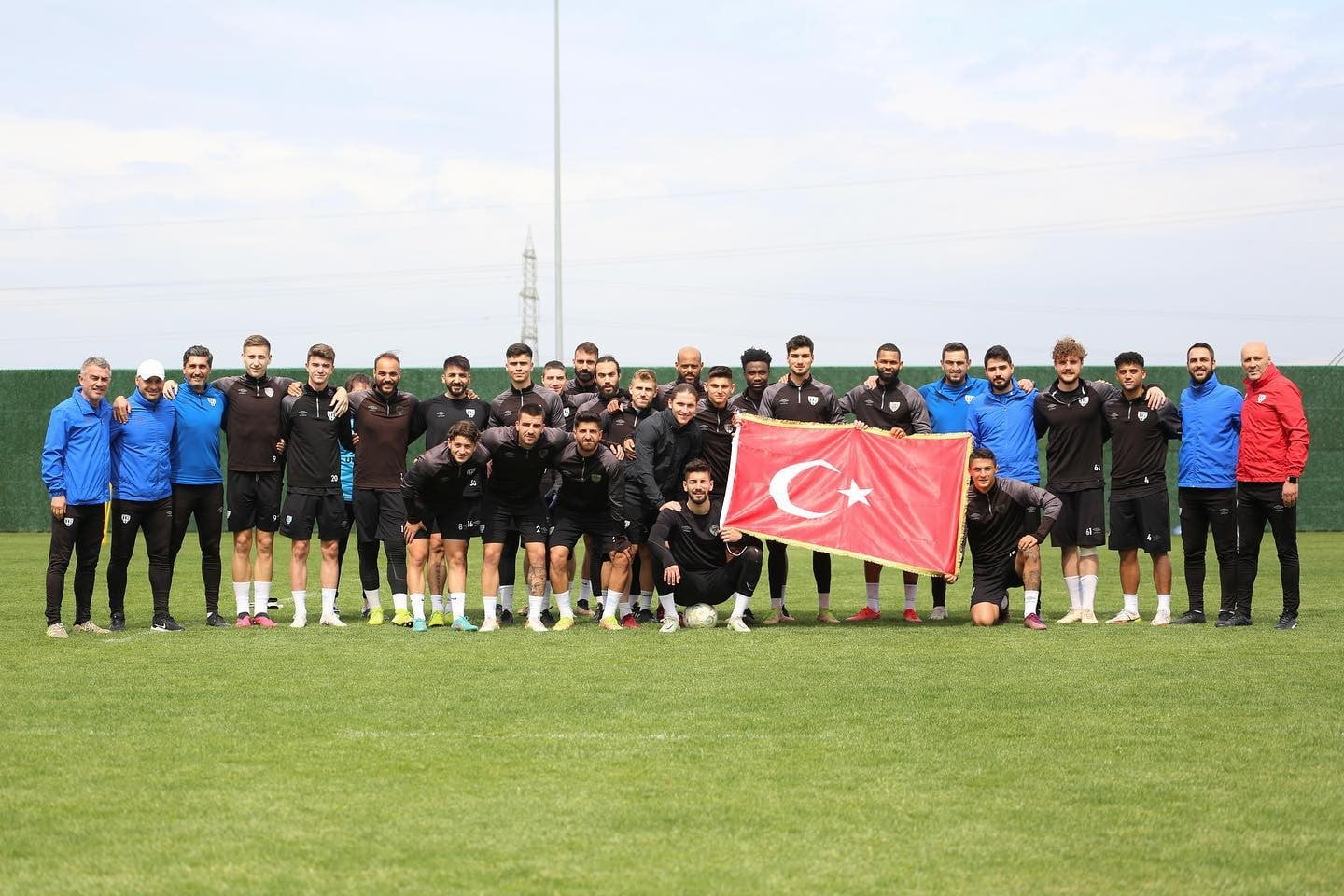 Bandırmaspor, Spor Toto 1. Lig'in son haftasında konuk edeceği Gençlerbirliği’ni mağlup ederek son 3 puanı hanesine yazdırmak istiyor.