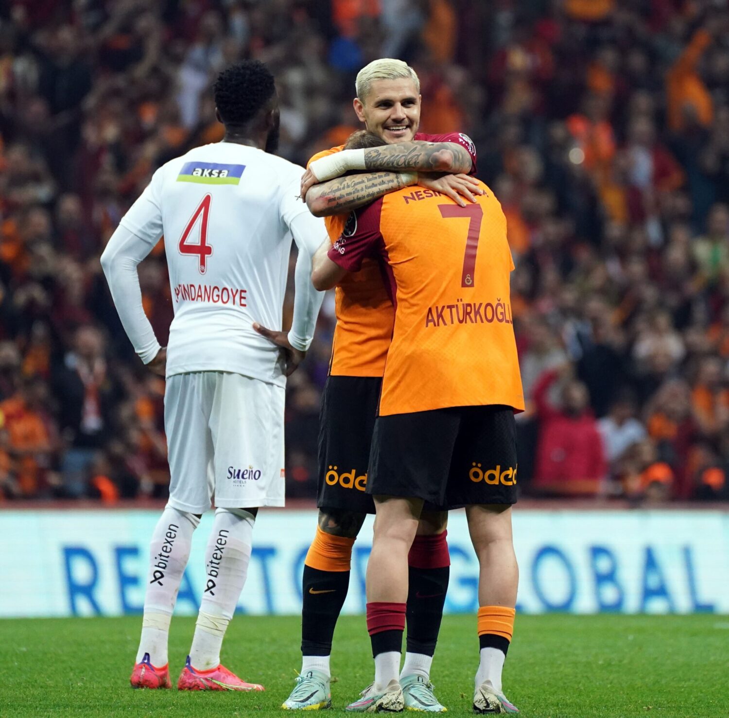 Galatasaray, Spor Toto Süper Lig'de gelecek hafta deplasmanda oynayacağı MKE Ankaragücü maçından galibiyetle ayrılması durumunda şampiyonluğu garantileyecek.