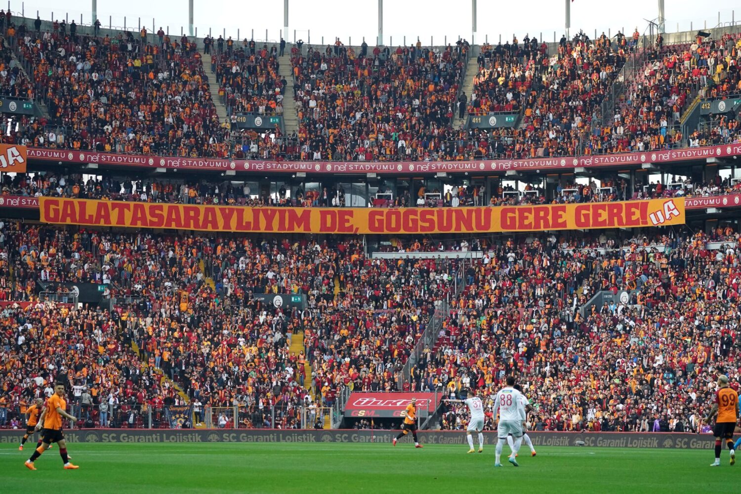Galatasaray, Spor Toto Süper Lig'de gelecek hafta deplasmanda oynayacağı MKE Ankaragücü maçından galibiyetle ayrılması durumunda şampiyonluğu garantileyecek.