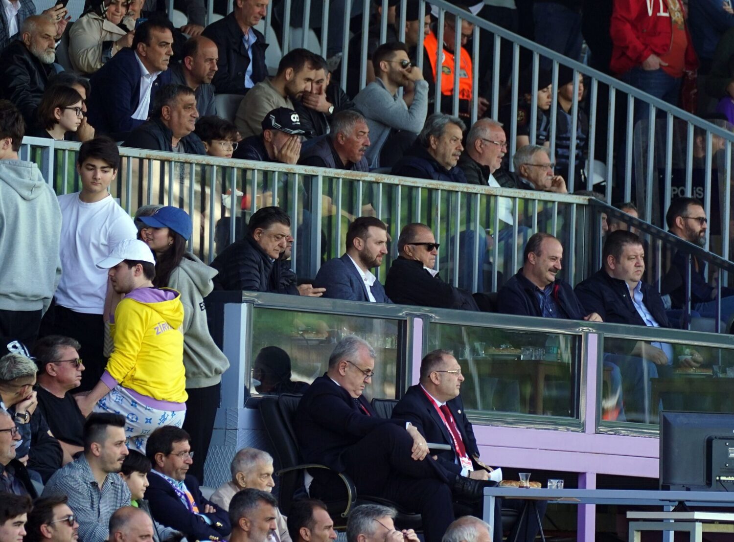 Fatih Terim, Spor Toto 1. Lig'in 38. haftasında Eyüpspor ile Ankara Keçiörengücü arasındaki maçı tribünden izleyerek, eski öğrencisi Arda Turan'a destek verdi.