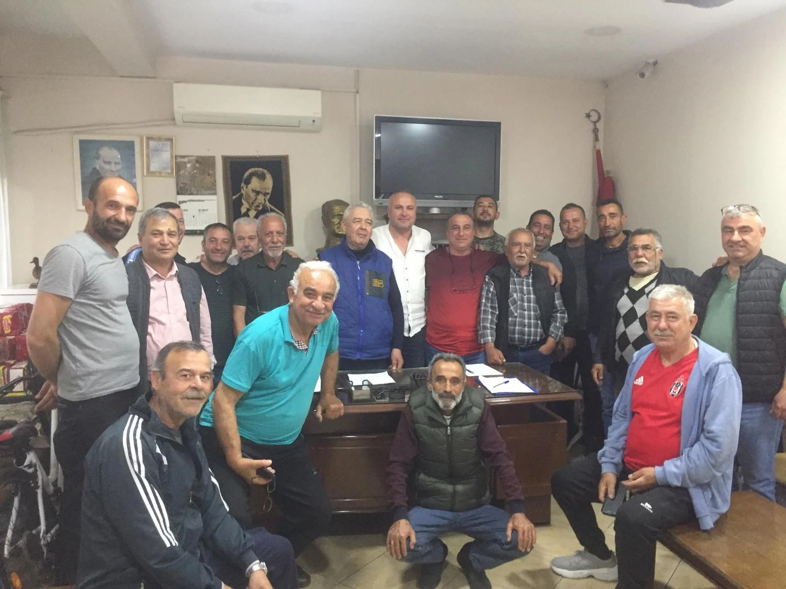 Balıkesir'in köklü sivil toplum kuruluşlarından Ayvalık Merkez Avcılar Kulübü'nde gerçekleştirilen seçimlerde, İsmail Yeniköylü kulüp başkanı olarak seçildi.