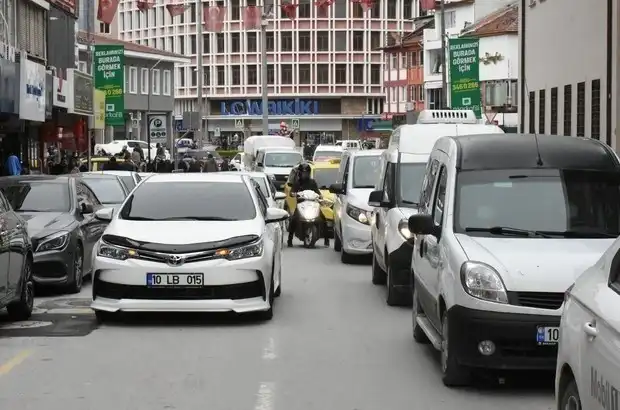 2023 yılı nisan ayında Balıkesir'de trafiğe kayıtlı araç sayısı 555 bin 811 oldu.
