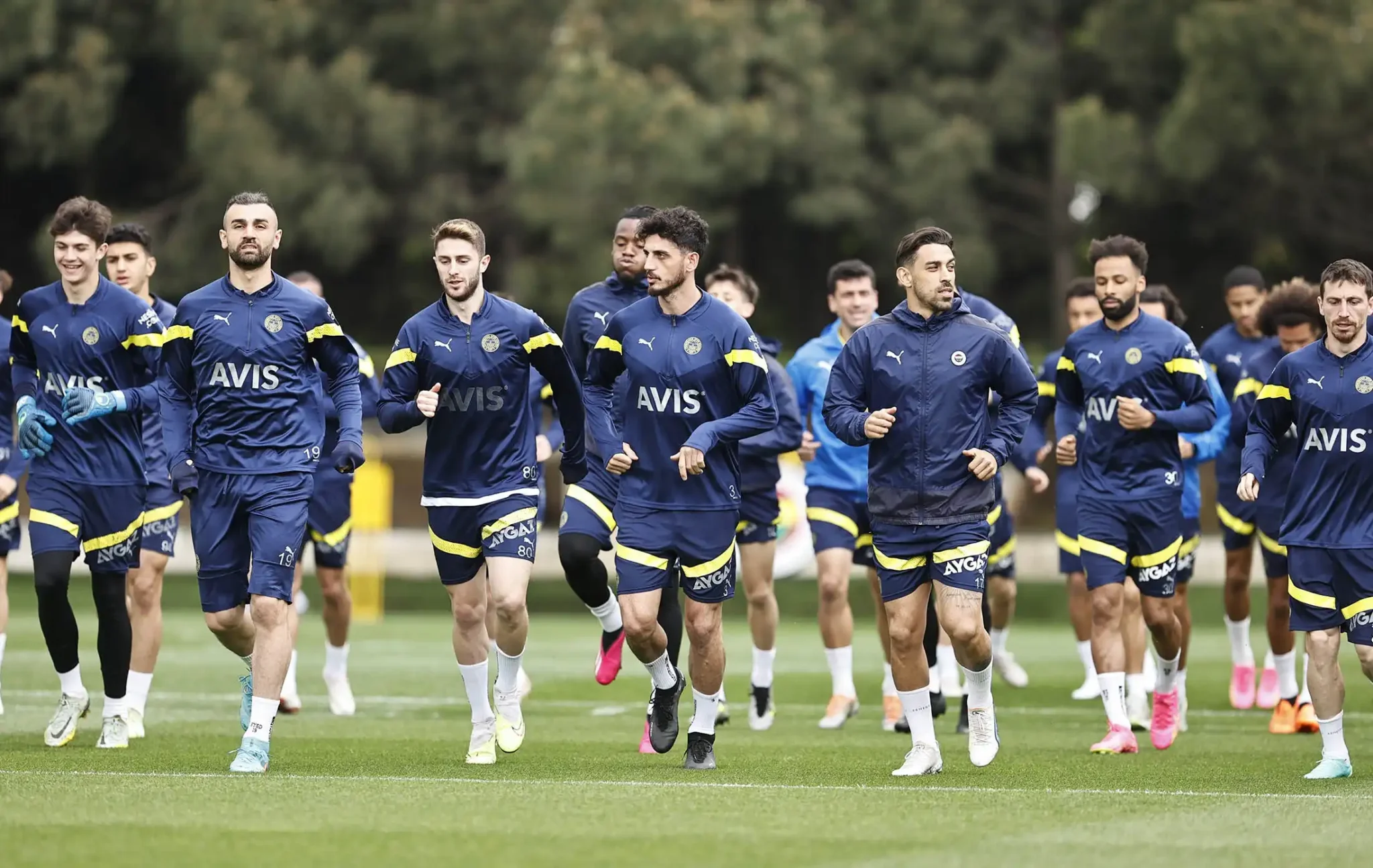 Şükrü Saracoğlu Spor Kompleksi’nde Sivasspor ile karşılaşacak olan Fenerbahçe maçın hazırlıklarına devam etti. Ziraat Türkiye Kupası yarı final rövanşı yarın saat 20.30’da