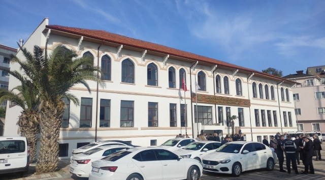 Güney Marmara Hizmet Binası’nın açılışı Balıkesir Büyükşehir Belediye Başkanı Yücel Yılmaz tarafından gerçekleştirildi.