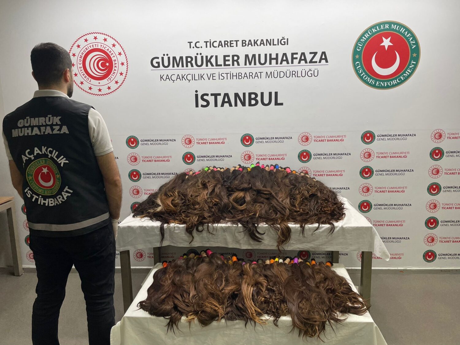 Sabiha Gökçen Havalimanı'nda Ticaret Bakanlığı Gümrük Muhafaza ekipleri tarafından yapılan bir operasyonda, 68 kilogram ağırlığında değeri 1 milyon 600 bin lira olan gerçek insan saçı bulundu. 