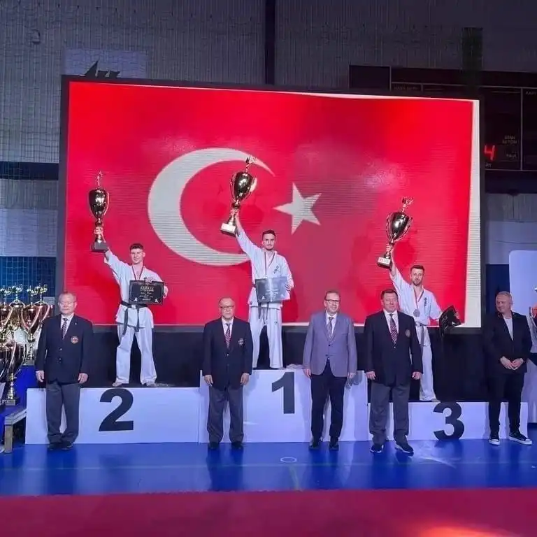 Milli sporcu İsmet Durmuş Polonya'da düzenlenen 36. KyokushinKarete Avrupa Şampiyonası’nda, Avrupa Şampiyonu oldu.
