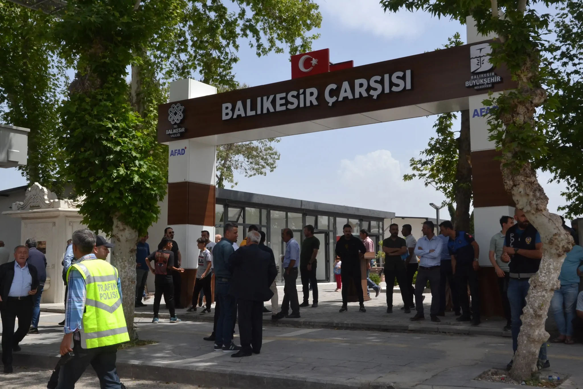 Kahramanmaraş merkezli 11 ili ve yaklaşık 14 milyon insanı etkileyen 6 şubat depreminden sonra Türkiye'nin her yerinden  deprem bölgelerine yardım yağdı. Malatya ve Adıyaman'da Balıkesir Büyükşehir Belediyesi ve Balıkesir Valiliğinin yardım çalışmaları hala sürmekte.