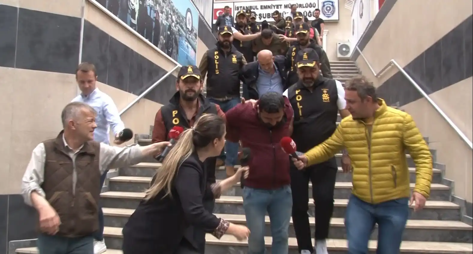 İstanbul'da kayıp olarak aranırken öldükleri tespit edilen 5 kişi ile ilgili davada yeni detaylar ortaya çıktı. Cinayetlerden aile üyelerinin birçoğunun haberi olduğu ancak polise haber vermedikleri öğrenildi.