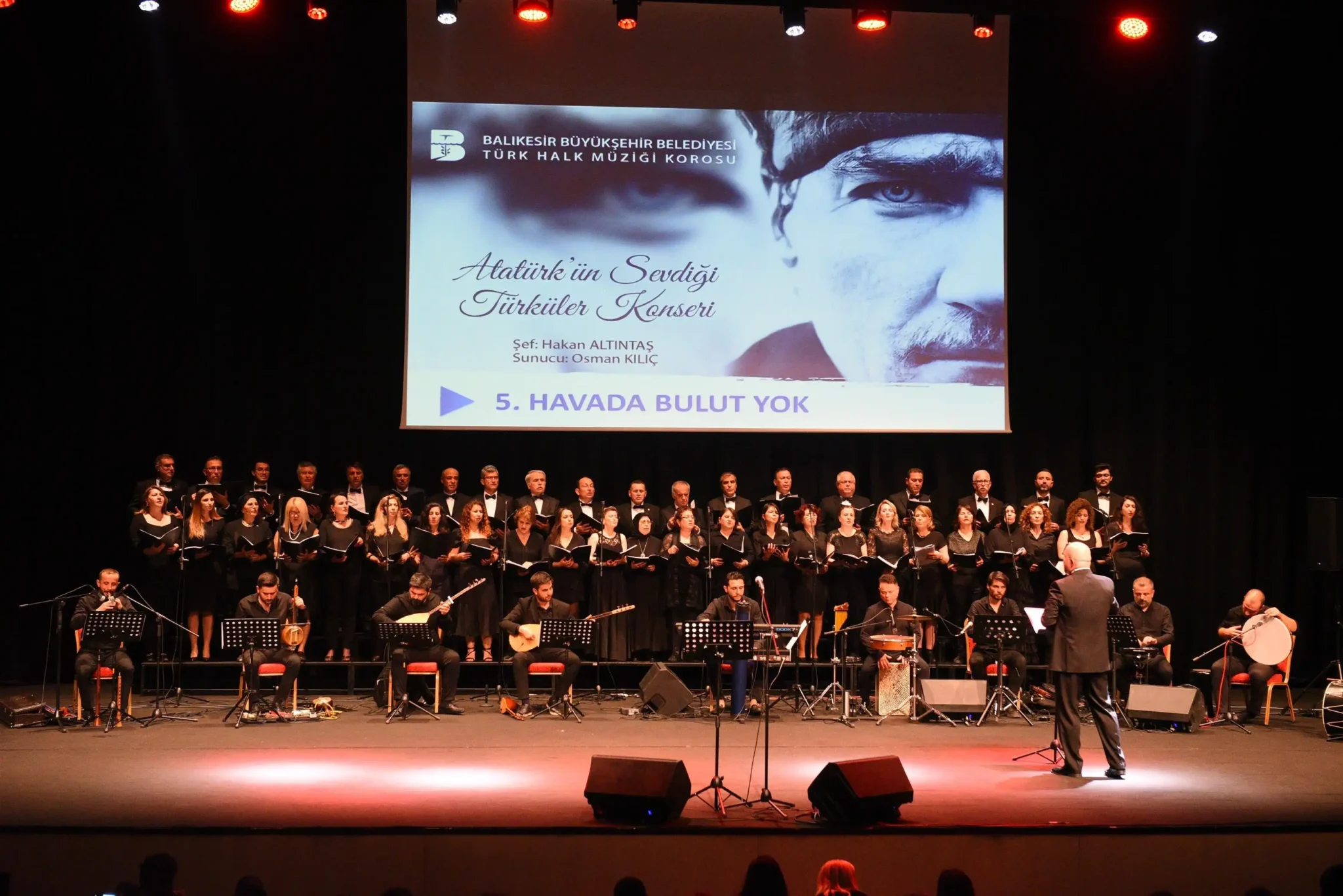 Balıkesir Türk halk müziği korosu, her yıl olduğu gibi bir yılda gerçekleştirdikleri çalışmaların ardından “Atatürk’ün Sevdiği Türküler Konseri” gerçekleşti.