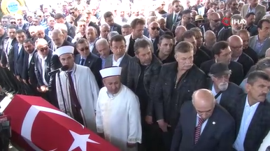 Türkiye'nin ilk caz piyanisti İlham Gencer, 101 yaşında hayatını kaybetti. Bugün Zincirlikuyu Mezarlığı'nda düzenlenen törenle son yolculuğuna uğurlandı.