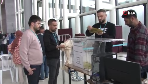 Cumhurbaşkanlığı seçiminin ikinci turunun sona ermesinin ardından yurt dışı seçmen kütüğüne kayıtlı vatandaşların kullandığı oylar İstanbul Havalimanı’nda sayılmaya devam ediliyor.