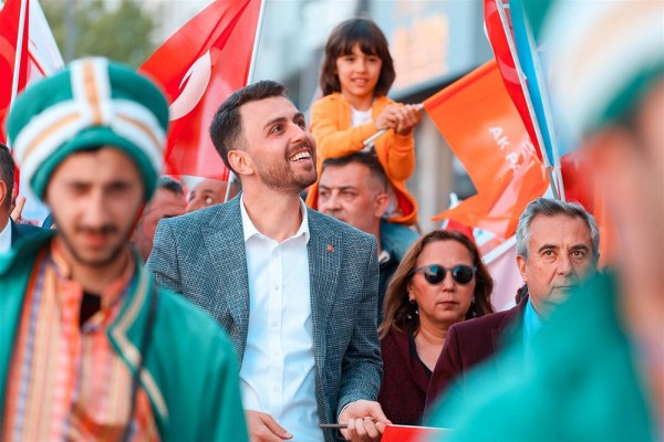 14 Mayıs tarihinde gerçekleştirilen seçimler sonrasında Balıkesir'den AK Parti Milletvekili  seçilen ve 28 Mayıs’ta gerçekleştirilecek olan seçimlerde Cumhurbaşkanı Erdoğan için destek için gece gündüz çalışan  Ali Taylan Öztaylan, “Bu şehrin evladıyız, Cumhurbaşkanımız Recep Tayyip Erdoğan’ın izinde tutkumuzla çalışırız, taahhüdümüzle hizmet ederiz” dedi.