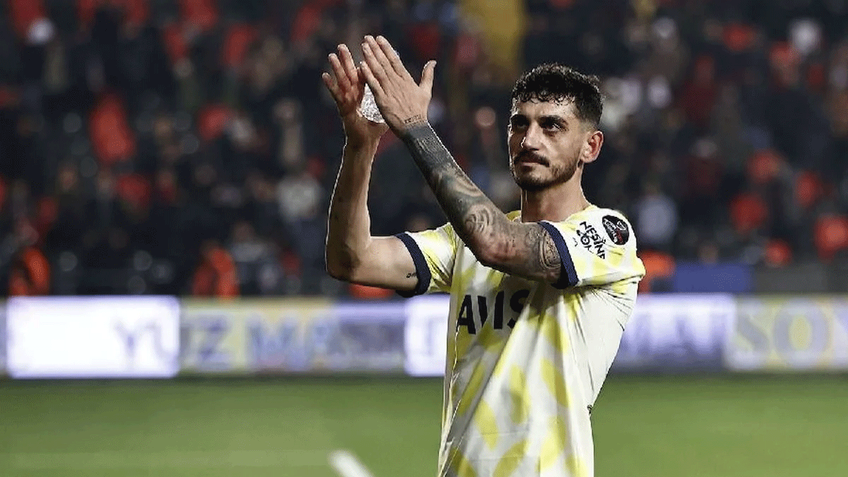 Fenerbahçeli futbolcu Samet Akaydin, Trabzonspor maçında Trezeguet'e yönelik