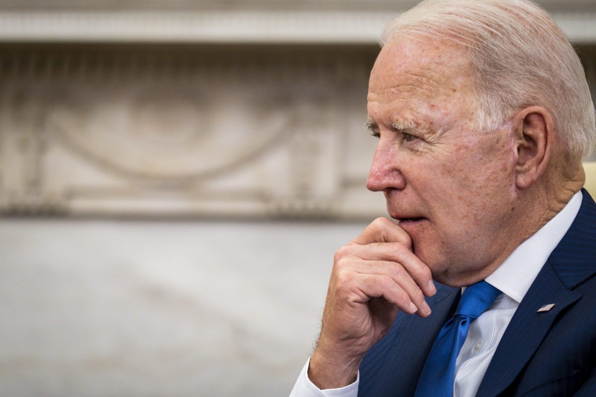 Beyaz Saray'da konuk edilen Louisiana State Üniversitesi (LSU) kadın basketbol takımı oyuncusu Sa'Myah Smith, ABD Başkanı Joe Biden'ın konuşması esnasında bayıldı. Kısa süreli panik yaşandı.