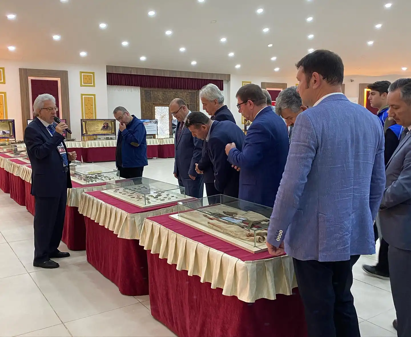 Belediye Kültür ve Sosyal İşler Müdürlüğünce “Gençlik Haftası” çerçevesinde 15-21 Mayıs tarihleri ile 09.00-18.00 saatleri arasında ziyarette açılan “Gezici Çanakkale Müzesi” gençlere Çanakkale Ruhunu yaşatmaya devam edecek.