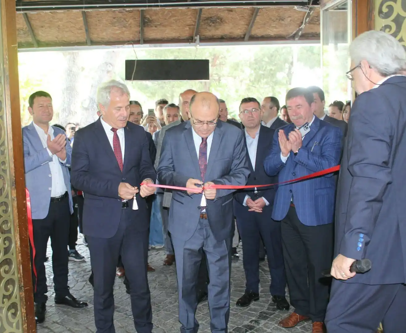 Belediye Kültür ve Sosyal İşler Müdürlüğünce “Gençlik Haftası” çerçevesinde 15-21 Mayıs tarihleri ile 09.00-18.00 saatleri arasında ziyarette açılan “Gezici Çanakkale Müzesi” gençlere Çanakkale Ruhunu yaşatmaya devam edecek.