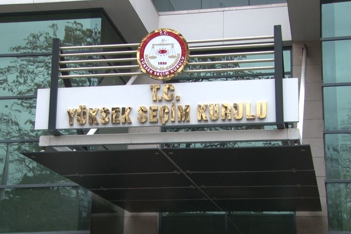 YSK, yurt dışı ve gümrüklerde kullanılan oy sayısını açıkladı. YSK'nin verilerine göre, bugüne kadar yurt dışı ve gümrüklerde 1 milyon 138 bin oy kullanılmıştır.