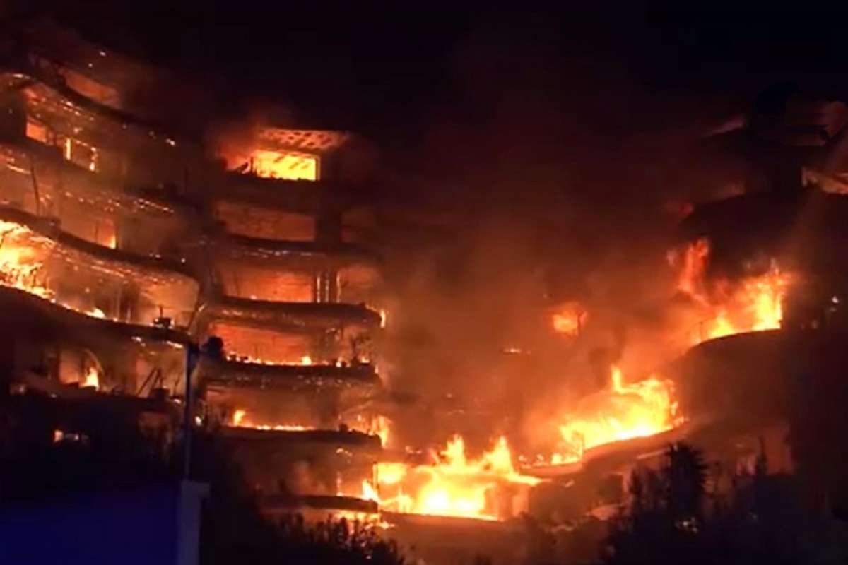 Narlıdere ilçesinde bulunan Folkart Sitesi'nde meydana gelen yangınla ilgili olarak itfaiye ekipleri tarafından hazırlanan rapor tamamlandı. Raporda, yangının çıkış nedeninin 'elektrik kontağı' olduğu belirtildi.