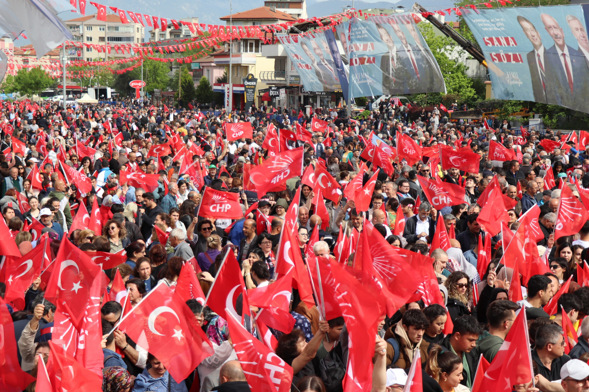 İstanbul'da gerçekleşecek olan iki büyük miting için hazırlıklar sürüyor. Metro İstanbul, bugün Maltepe Etkinlik Alanı'nda ve 7 Mayıs Pazar günü yani yarın Atatürk Havalimanı'nda yapılacak mitingler sebebiyle seferlerde düzenleme yapacağını duyurdu.