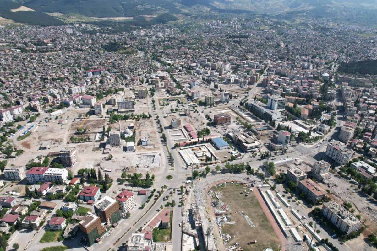 Kahramanmaraş’ta meydana gelen ‘Asrın Felaketi' olarak nitelendirilen depremin üzerinden geçen 3 ayın ardından şehirde son durum havadan görüntülendi.