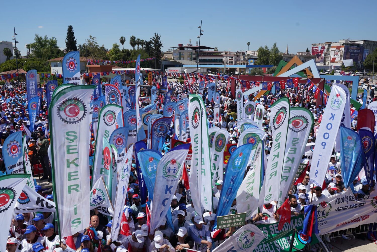 TÜRK-İŞ Genel Başkanı Atalay, Adana'da 1 Mayıs etkinliğinde açıklamalarda bulundu. 