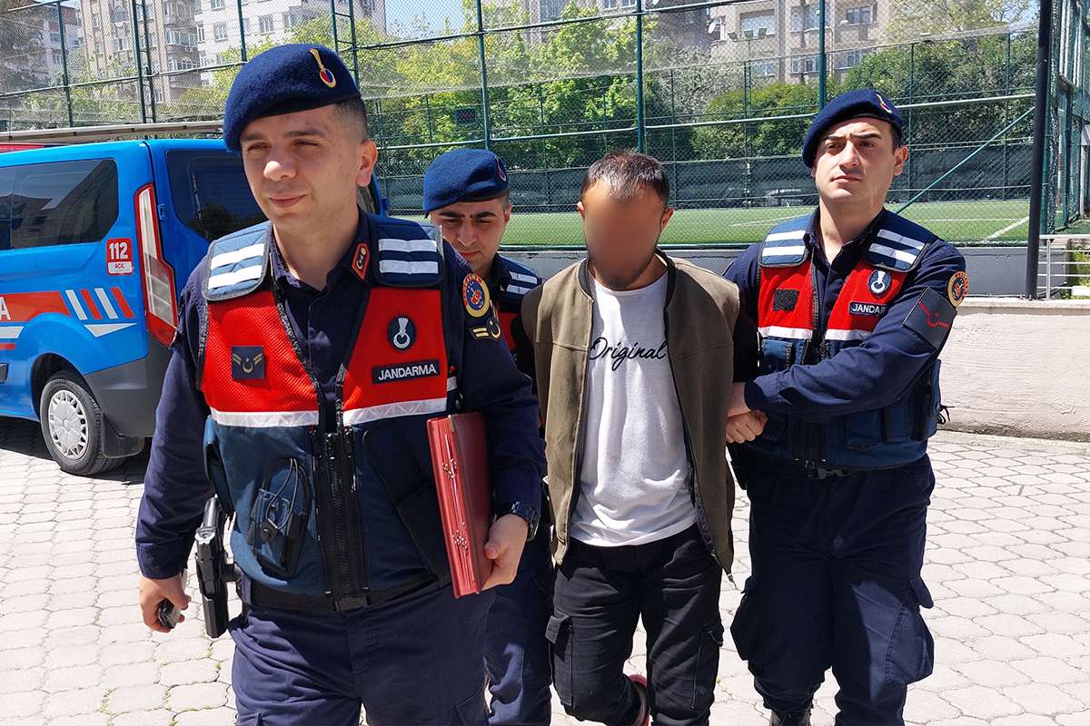 Samsun'da hırsız girdiği evde seçmen kağıdını düşürünce jandarma tarafından gözaltına alındı.