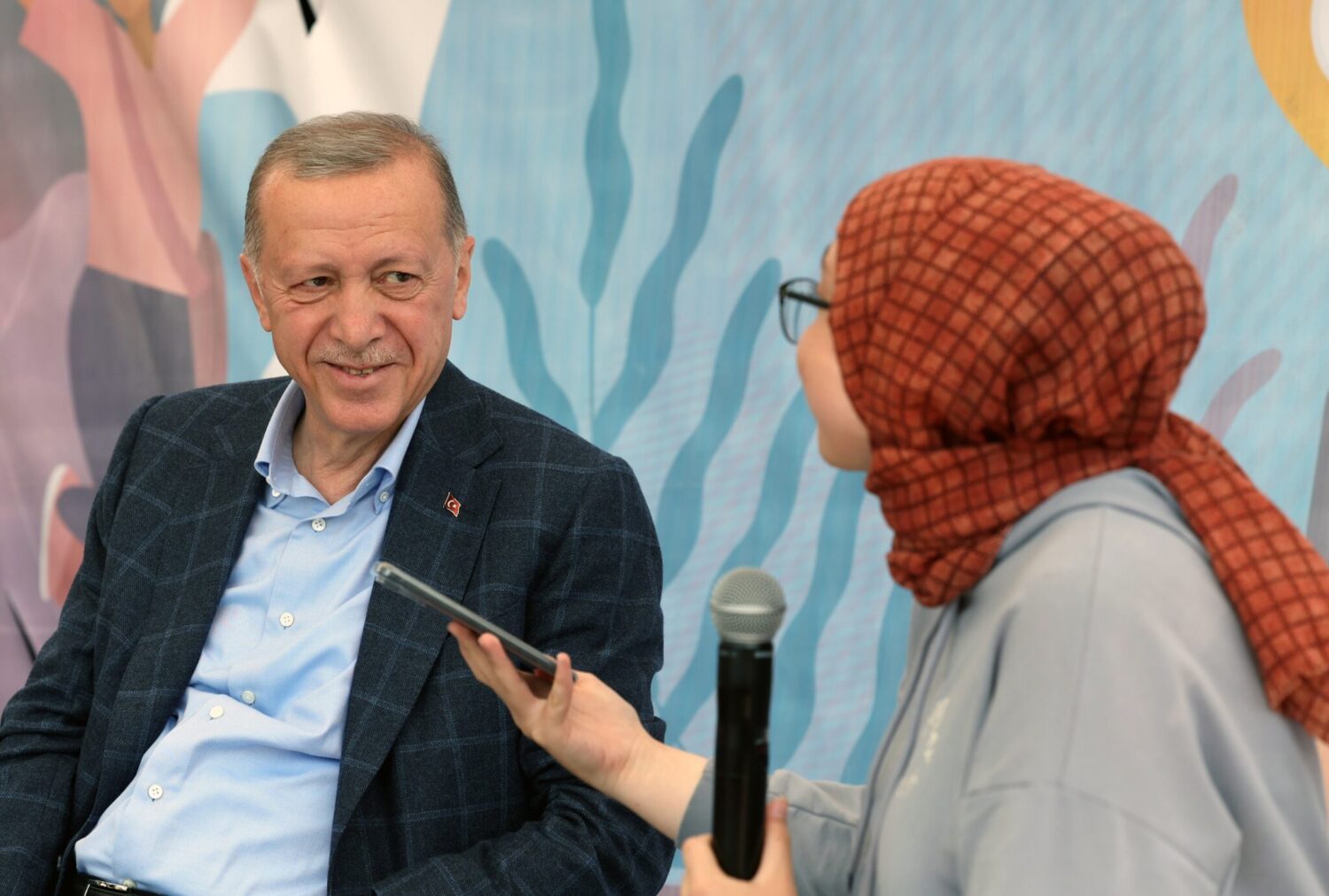 Cumhurbaşkanı Recep Tayyip Erdoğan Adıyaman'da gençlerle buluştu. Cumhurbaşkanı Erdoğan, 14 Mayıs'ta gençlerden en büyük desteği Cumhur İttifakı'nın aldığını söyledi.