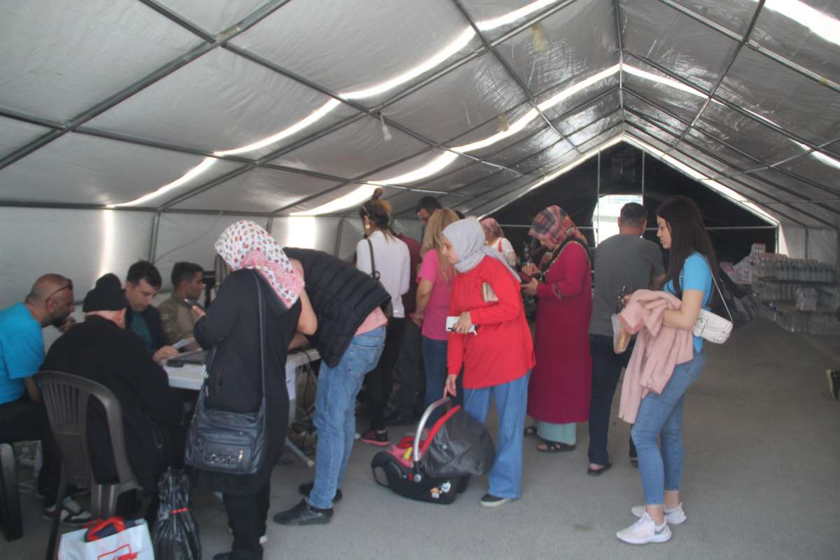 Depremlerin en büyük yıkımı yaptığı Hatay’dan il dışına çıkan vatandaşlar Cumhurbaşkanı ve 28. Dönem Milletvekili Genel Seçimleri'nde oy kullanabilmek için geldikleri otogarda yoğunluk oluşturdu.