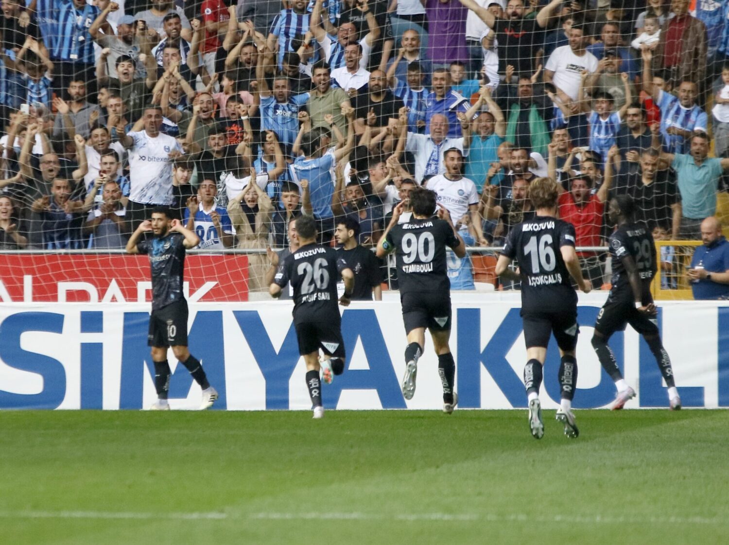 Süper Lig'in 35. haftasında Beşiktaş deplasmanda Adana Demirspor'u 4-1 mağlup ederek Adana temsilcisinin evindeki yenilmezlik serisini bozdu.