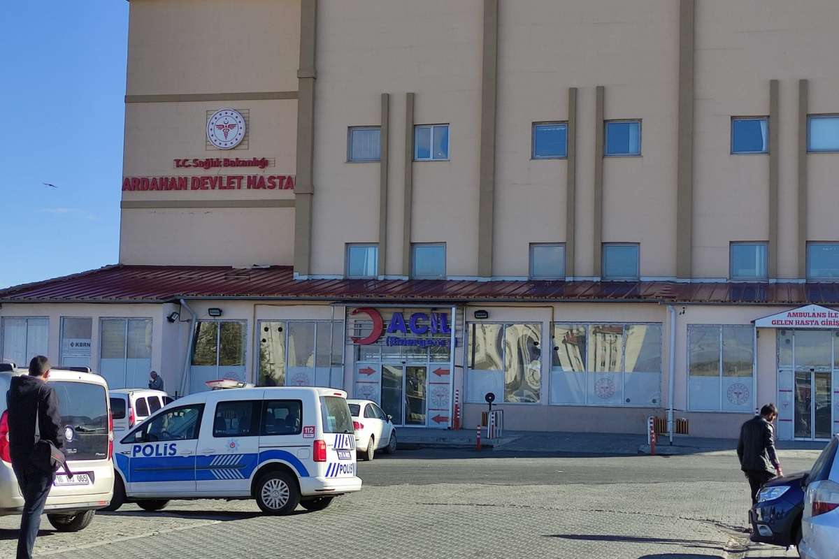 Ardahan’da hayvan otlatırken düşen yıldırımın isabet ettiği bir genç hayatını kaybetti.