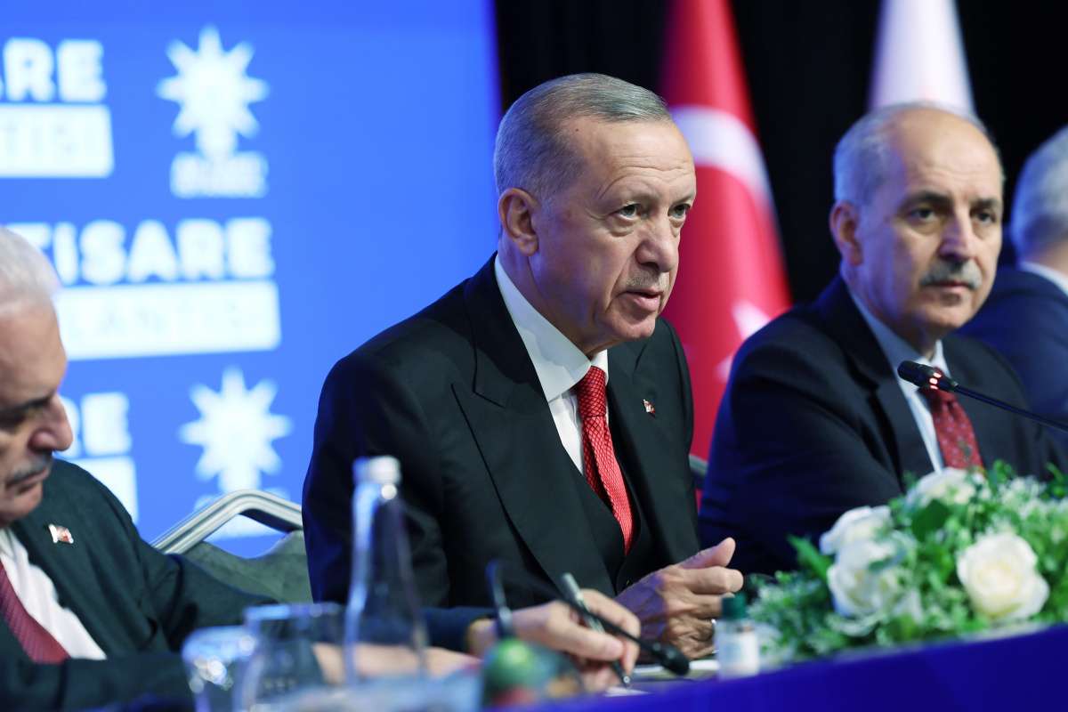 Cumhurbaşkanı Recep Tayyip Erdoğan, AK Parti İstanbul İl Başkanlığının Sütlüce binasındaki istişare toplantısına katıldı. 