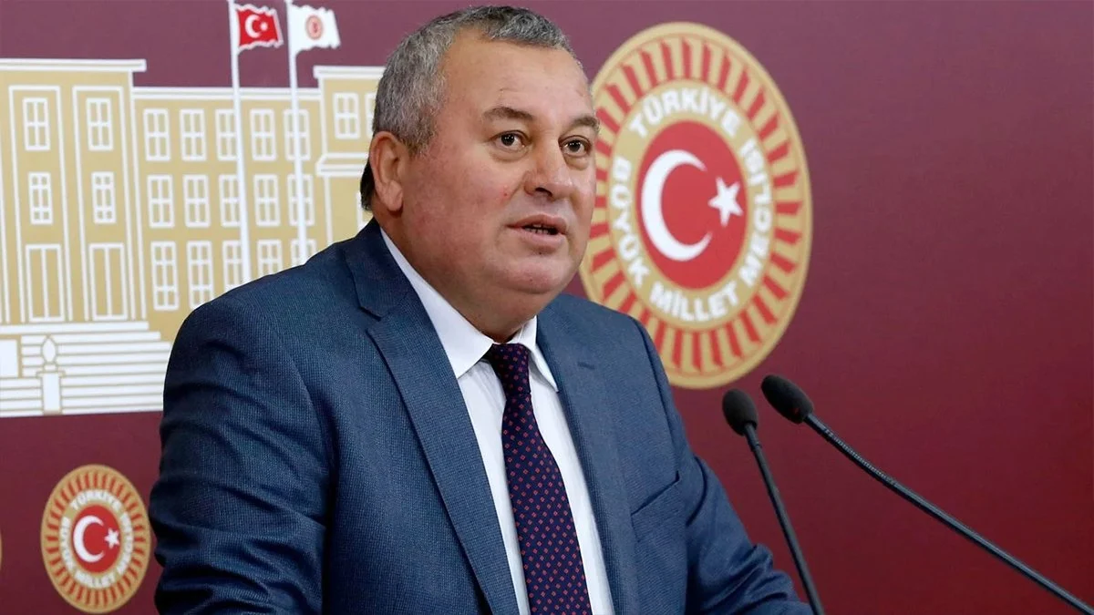 CHP listelerinden Demokrat Parti’nin adayı olarak yeniden milletvekili seçilen Cemal Enginyurt, Kılıçdaroğlu'na çağrıda bulunarak, "Acilen beni İçişleri Bakanı ilan etmeli, Soylu’nun hakkından ancak ben gelirim" dedi.