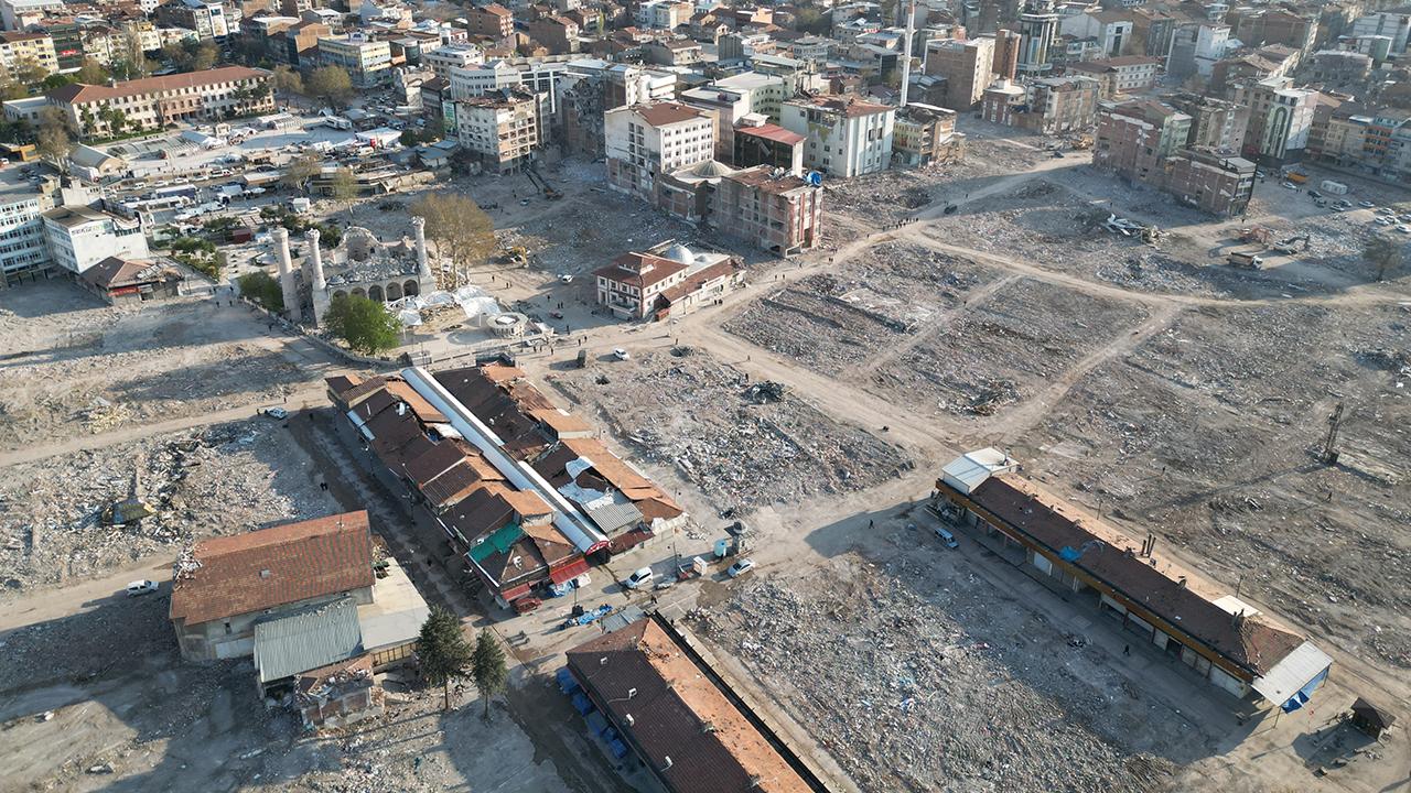 İçişleri Bakanlığı bünyesindeki AFAD depremzedeler için genelge gönderdi. Genelge kapsamında deprem bölgesine gidecek ve gelecek depremzedelerin yol ücretlerinin karşılanması ve desteğin sürdürülmesi bildirildi.