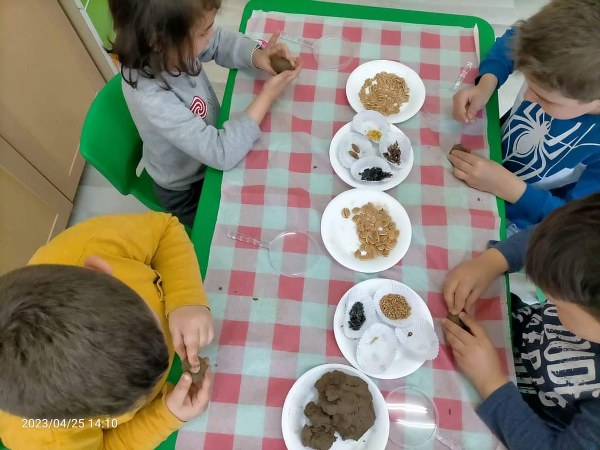 ÇEDES Projesi kapsamında yürütülen çeşitli uygulamalarla çocuk ve gençlere verilen eğitimlerin yanı sıra manevi değerleri yaşatmak adına sosyal etkinliklere de yer verildi. Bu kapsamda İlçe Milli Eğitim Müdürlüğü tarafından yürütülen faaliyetler son hızıyla devam ediyor.