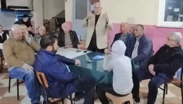 Kırsal mahallelere ve esnafa ziyarette bulunan Millet İttifakı Susurluk İlçe Başkanları seçim politikalarını anlatıp Cumhurbaşkanı Adayı Kemal Kılıçdaroğlu'na ve CHP listesinde yer alan milletvekili adaylarına oy istedi.