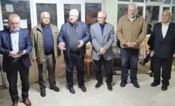 Kırsal mahallelere ve esnafa ziyarette bulunan Millet İttifakı Susurluk İlçe Başkanları seçim politikalarını anlatıp Cumhurbaşkanı Adayı Kemal Kılıçdaroğlu'na ve CHP listesinde yer alan milletvekili adaylarına oy istedi.