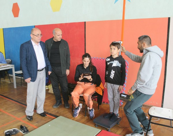 “Türkiye Sportif Yetenek Taraması ve Spora Yönlendirme Projesiyle” Nimet Sadık Özyiğit Ortaokulu Spor Salonunun da ilçede eğitim gören tüm 3’ncü sınıf öğrencilerine sportif tarama testleri yapıldı.