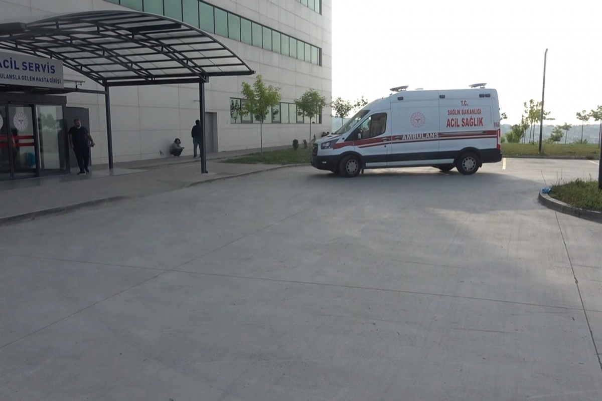 Yalova'nın Altınova ilçesinde, gıda zehirlenmesi şüphesiyle hastaneye kaldırılan işçi sayısı 50'ye çıktı.