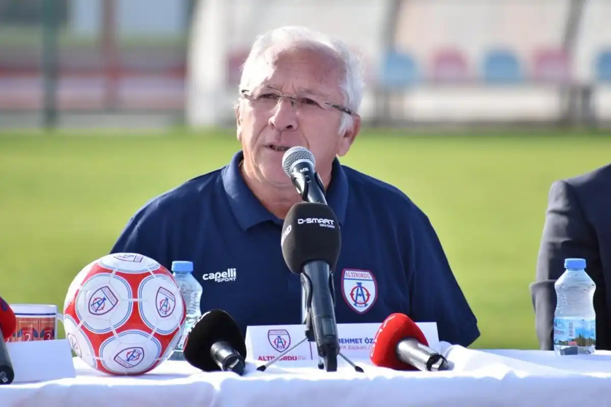 Spor Toto 1. Lig’de başarısız bir sezon geçiren Altınordu'da Başkan Seyit Mehmet Özkan, kulübü devretme kararı aldı.