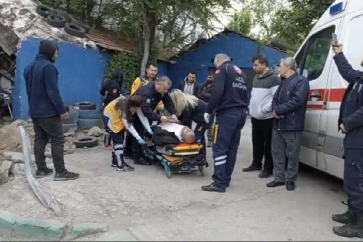 Bursa'da meydana gelen trafik kazasında, bir servis otobüsü ile özel halk otobüsü çarpıştı. Çarpışmanın etkisiyle savrulan otobüs, tamirci dükkanına girdi. Kazada yaralanan iki sürücü, hemen hastaneye kaldırıldı ve tedavi altına alındı.