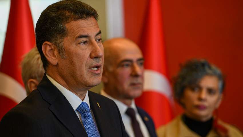 Sandıkların kapanmasıyla birlikte ATA İttifakı Cumhurbaşkanı adayı Sinan Oğan Twitter hesabından "Son oylar sayılıncaya kadar sandıklara sahip çıkma zamanı" dedi.