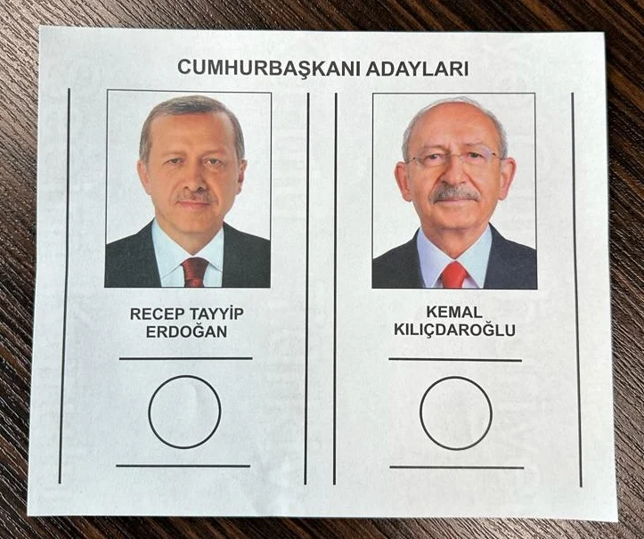 YSK Başkanı Ahmet Yener, Cumhurbaşkanı Seçimi'nde adaylar seçilme yeterliliği kazanamadığı için 28 Mayıs Pazar günü ikinci tur seçiminin yapılacağını açıkladı.