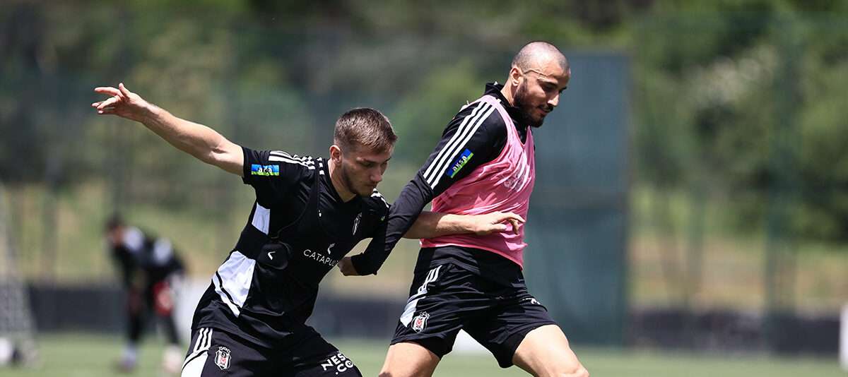 Beşiktaş, Spor Toto Süper Lig’in 34. haftasında Adana Demirspor ile deplasmanda oynayacağı maçın hazırlıklarını, bu sabah yaptığı antrenmanla sürdürdü.