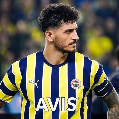 Fenerbahçe forması giyen milli futbolcu Samet Akaydin, Trabzonspor karşılaşmasında Mahmoud Trezeguet’e yaptığı hareketi nedeniyle bir açıklama yaptı.