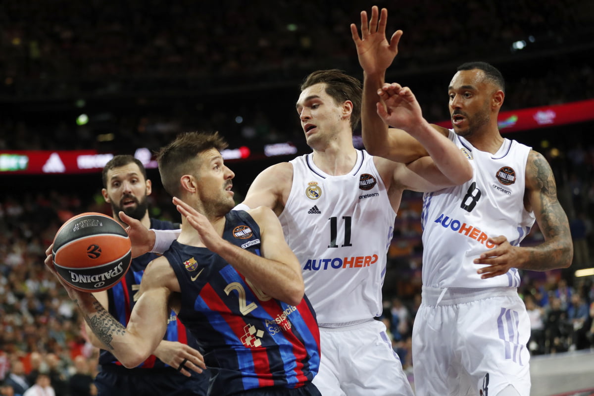THY Euroleague Final Four Yarı Final maçlarının sonucunda Olympiakos ve Real Madrid finale yükseldi.
