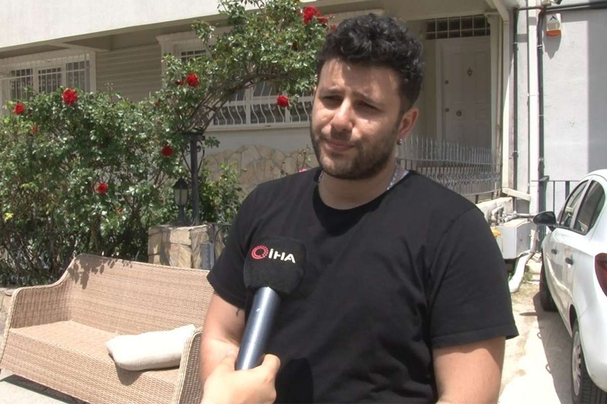 Başkent’te fırtınanın etkisiyle bir evin balkonundan uçan koltuğu videoya çeken Onur Kalmaz, "Allah'tan binanın üzerine doğru düşmedi de yan taraftaki binanın bahçesine doğru düştü” dedi.