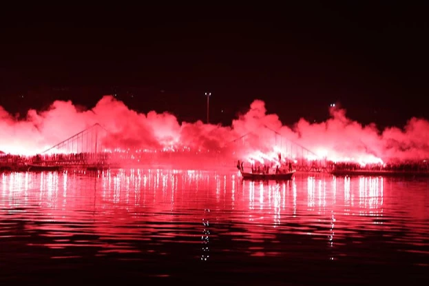 Bandırmalılar, bu yıl 13'üncüsü gerçekleşecek olan "10.5 Bandırmalılar Günü" etkinliği için yarın akşam 22.30'da sahil bandında meşalelerini yakacak. 